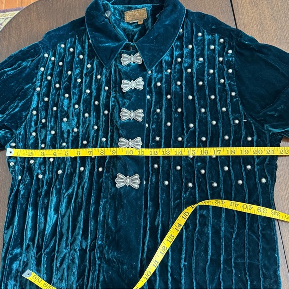 Double D Ranch Forest Green Velvet Shirt w/Metal Bows and Studding Size Medium - Picture 10 of 11